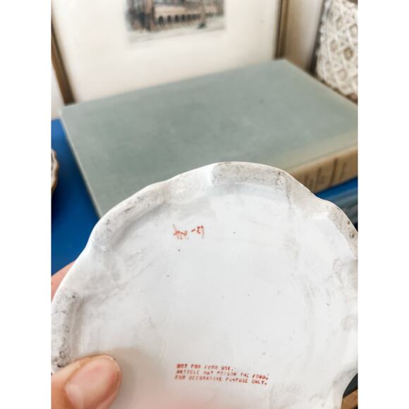 Toyo Trumpet Tapestry Flora Pottery Trinket Box - Picture 9 of 10